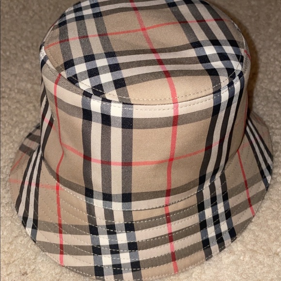 BURBERRY BUCKET HAT - Picture 1 of 3